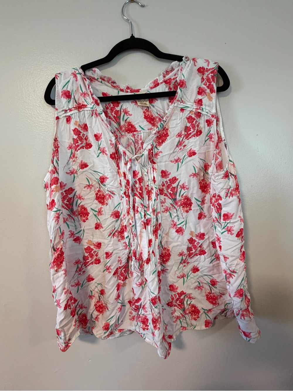 Faded Glory White Camisole with Red Floral Print